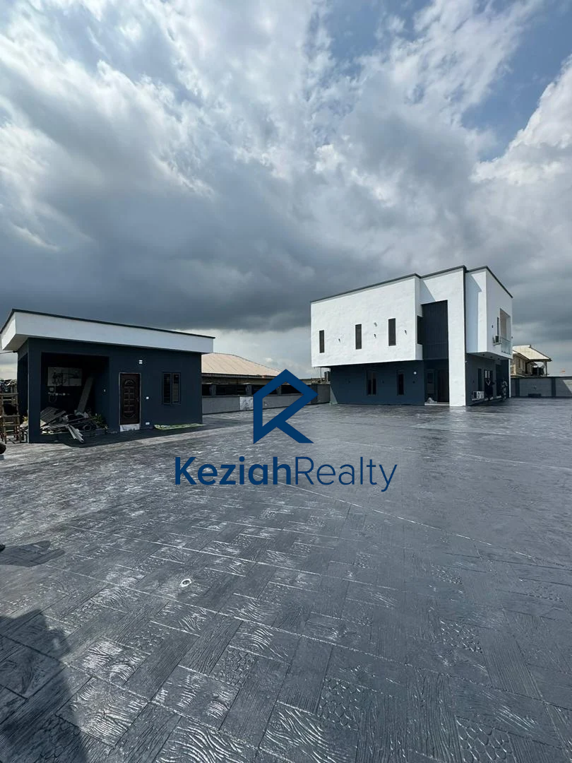 Front view of 5 bedroom luxury duplex for sale Isawo Agric Ikorodu 